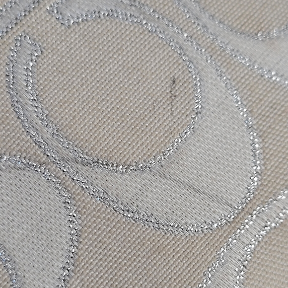 Coach Wristlet ~ Signature C Logo ~ White w/ Silver Thread ~ GUC - Picture 15 of 15